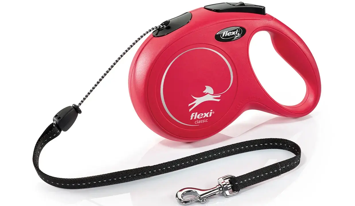 Röd flexi koppel med silverfärgad karbinhake. Perfekt för din flexi giant hund som älskar att utforska.