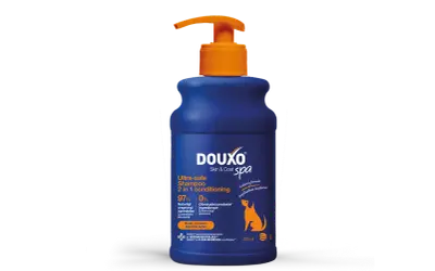 DOUXO® Ultra-safe Shampoo 2 in 1 conditioning för hund. En hudvänlig formula som hjälper till att reda ut pälsen och bibehålla hundens ph balans.
