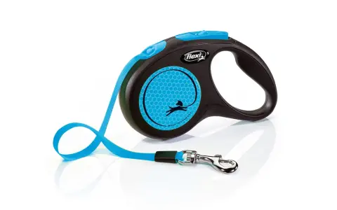 En svart och blå Flexi Xtreme rullkoppel med ett hundmotiv. Perfekt för äventyr med din fyrbenta vän.